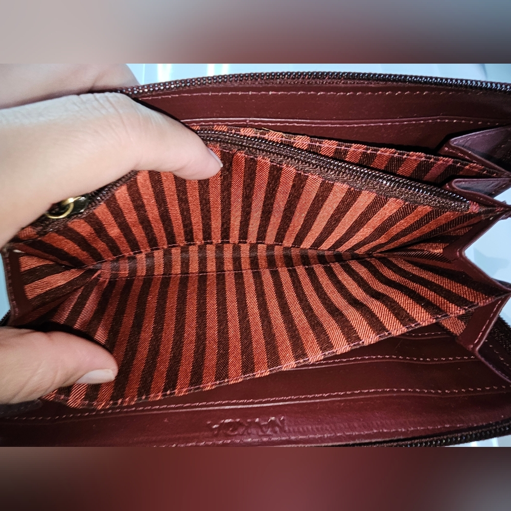 Polynesian Tattoo Leather Zip Wallet - Picture 10 of 11